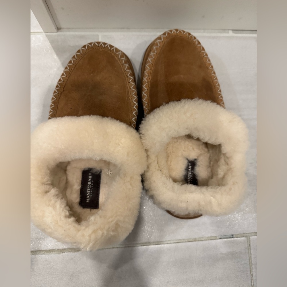 Minnetonka Tan Suede Shearling Moccasins